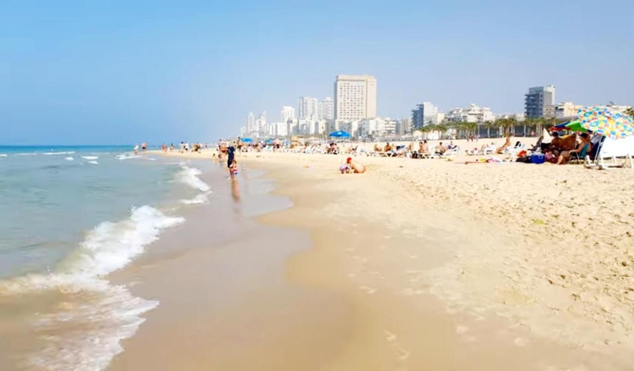 612 Apartment On The Beach Бат-Ям Экстерьер фото
