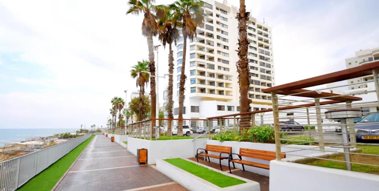 612 Apartment On The Beach Бат-Ям Экстерьер фото