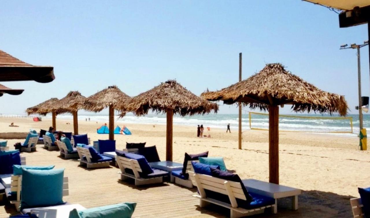612 Apartment On The Beach Бат-Ям Экстерьер фото