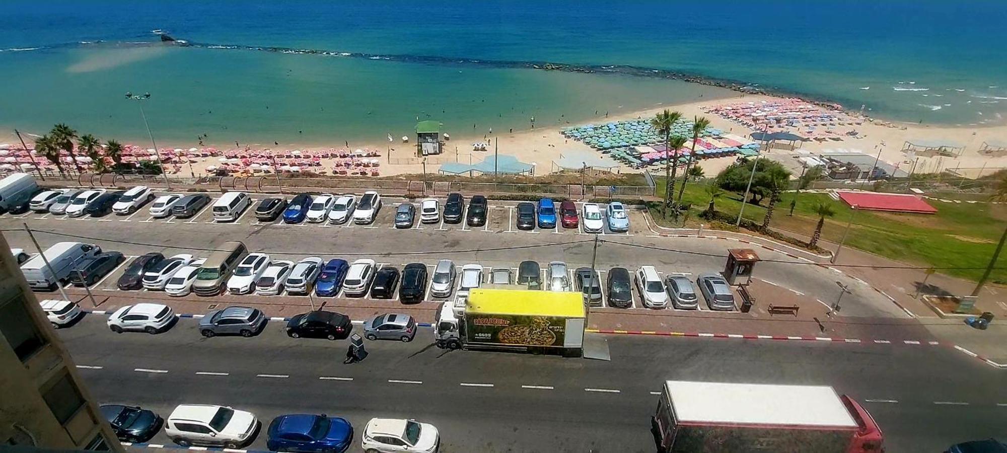 612 Apartment On The Beach Бат-Ям Экстерьер фото